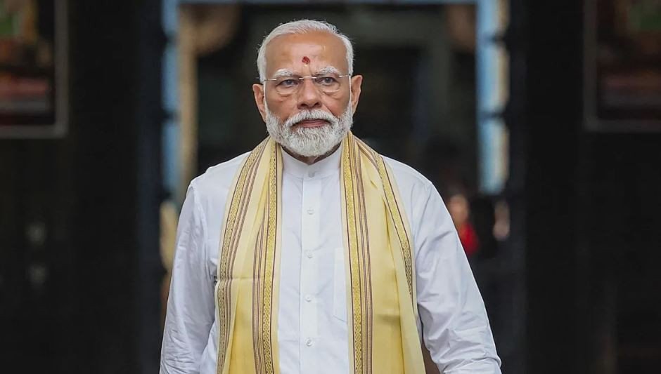 राष्ट्रपति भवन पहुंचे नरेंद्र मोदी, लगातार तीसरी बार बनेगी एनडीए सरकार, पेश किया दावा