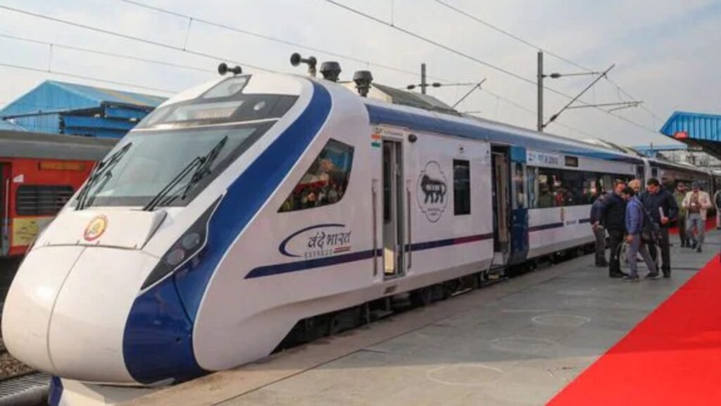 Vande Bharat Train: वाराणसी-दिल्ली वंदे भारत एक्सप्रेस में कोचों की संख्या बढ़ी, त्योहारों के दौरान यात्रियों को राहत