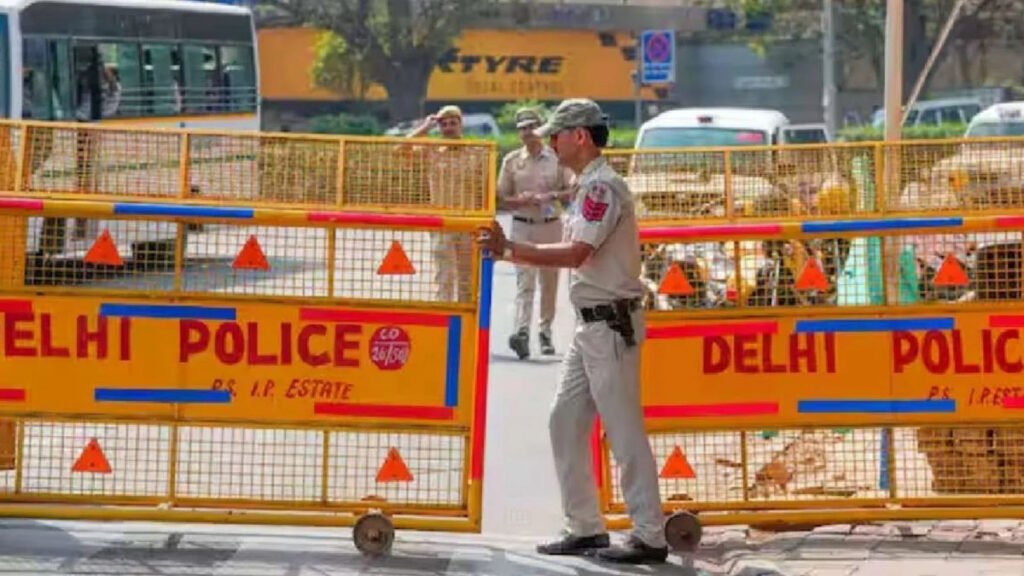 Bomb Threats: दिल्ली समेत देश के कई CRPF स्कूलों में बम ब्लास्ट की धमकी, मचा हड़कंप…पुलिस अलर्ट