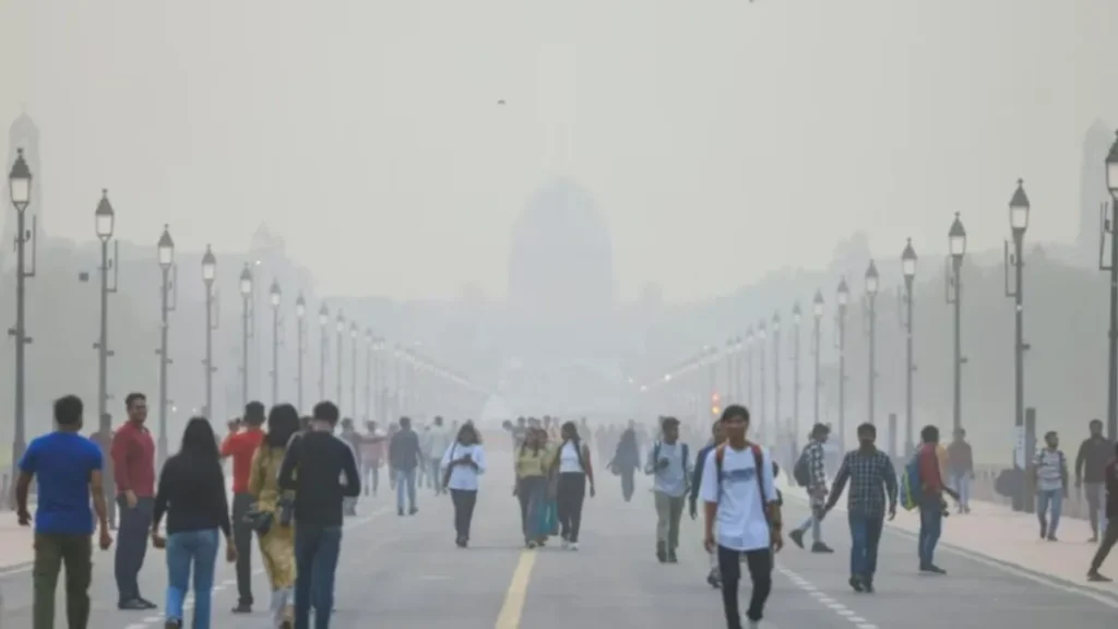 दम घोटु हवा के साथ कोहरे का डबल अटैक… दिल्ली में AQI पहुंचा 400 पार, 6 दिनों तक रहेगा यही हाल