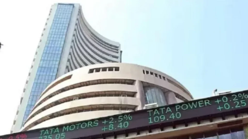 Stock Market Today: गिरावट में खुलने के बाद बाजार में उतार-चढ़ाव, लाल से हरे निशान में लौटा सेंसेक्स