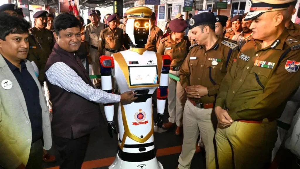 विशाखापत्तनम रेलवे स्टेशन पर ASC अर्जुन करेगा सुरक्षा, यात्रियों के लिए पहली बार मानवरूपी रोबोट का इस्तेमाल