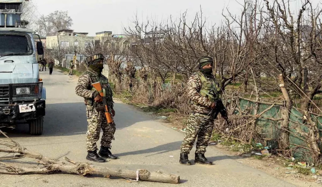 जम्मू-कश्मीर के उरी में आतंकियों से मुठभेड़, एक पाकिस्तानी आतंकी ढेर