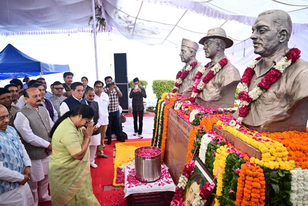 शहीद-ए-आजम की प्रतिमा का अनावरण, CM रेखा गुप्ता बोलीं—यह स्थल बनेगा आने वाली पीढ़ियों का तीर्थ