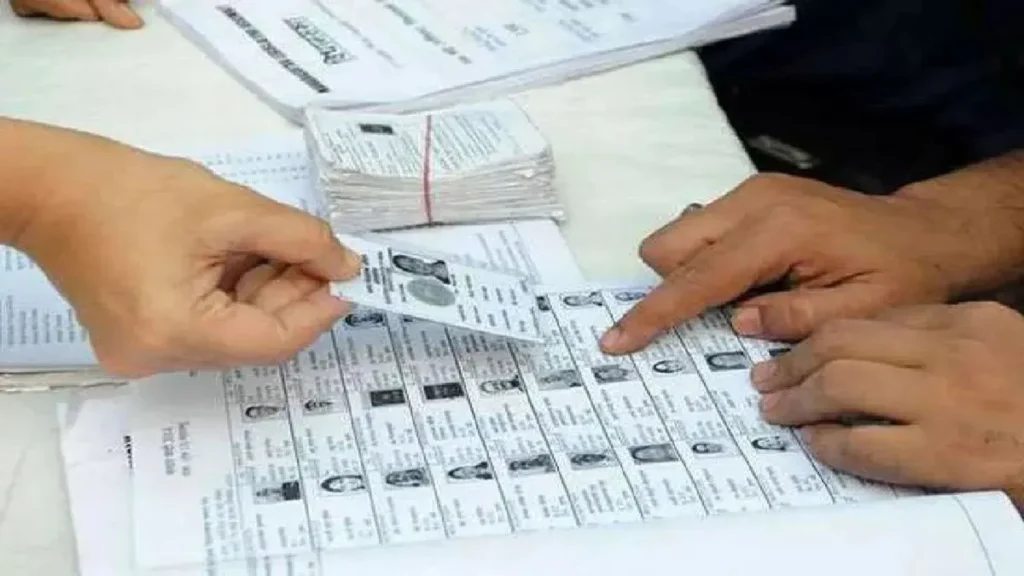 वोटर लिस्ट में नाम छूटा तो अब घर पहुंचेगा BLO! पहली बार वोटरों के लिए चुनाव आयोग का विशेष अभियान