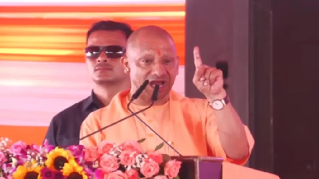 प्रयागराज में CM योगी का राहुल गांधी पर तंज, बोले- आजादी के लिए सिर्फ नेहरू नहीं, मसुरियादीन पासी भी गए थे जेल
